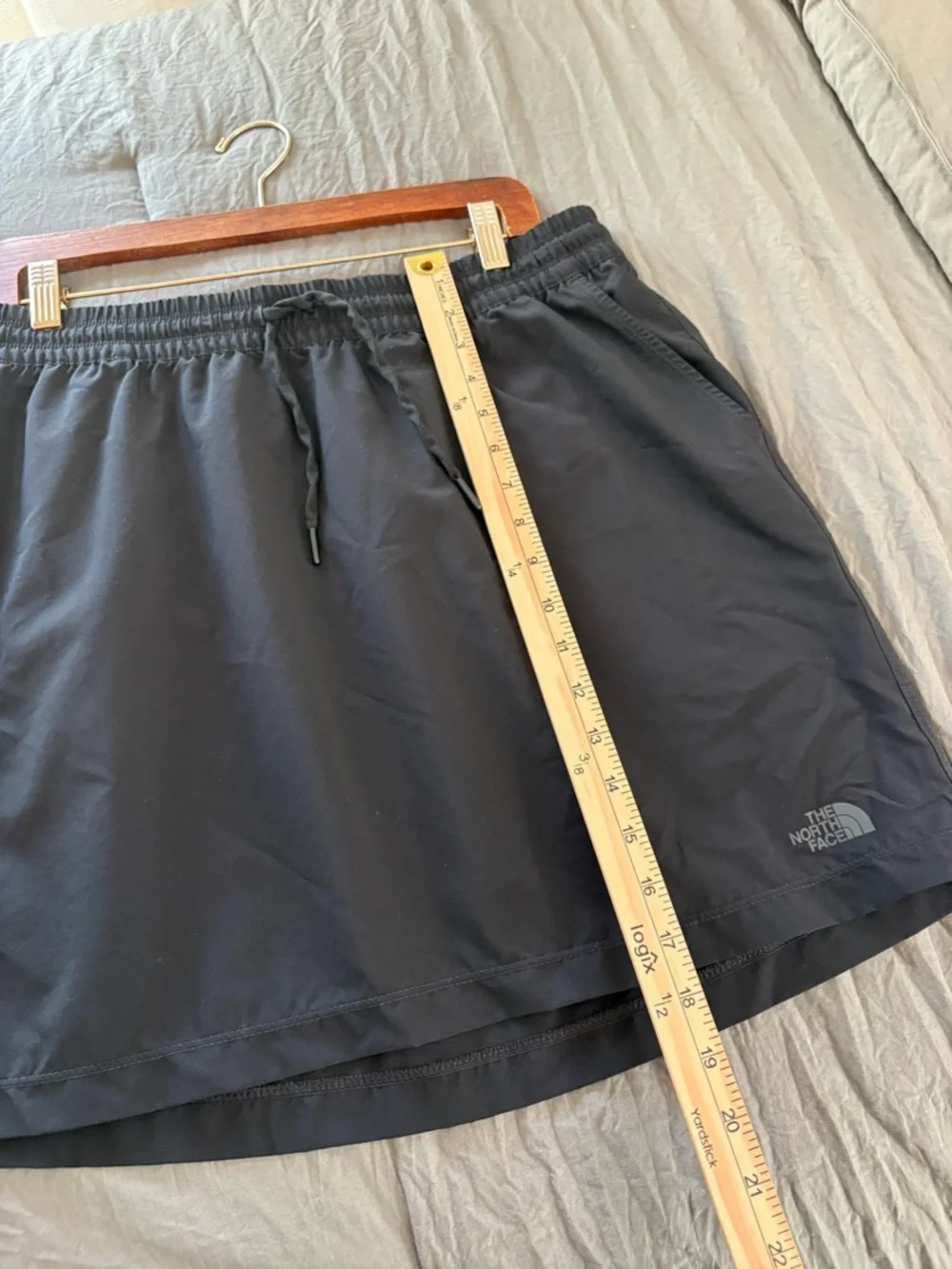 The North Face Drawstring Elastic Waist Performance Skirt. Size Large. - Picture 8 of 9